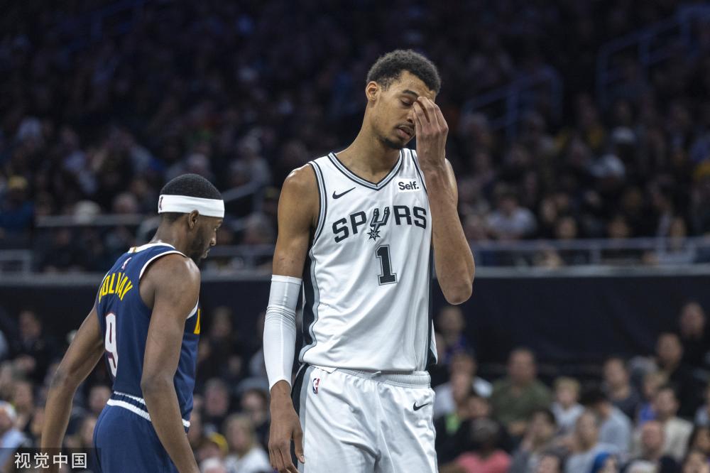 詹姆斯对湖 詹姆斯对湖